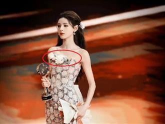 Trương Dư Hi bị tố chiêu trò trong Đêm hội Weibo, bắt chước theo “công thức” của mỹ nhân tân cương Nhiệt Ba?
