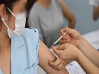 Hà Nội nhận gần 1 triệu liều vắc xin Sinopharm, sẽ tiêm cho tuyến đầu, phụ nữ mang thai, người trên 65 tuổi