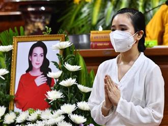 Nghẹn ngào lý do Phi Nhung chưa tiêm vaccine Covid-19 trước khi qua đời, được tiết lộ trong lễ cầu siêu 