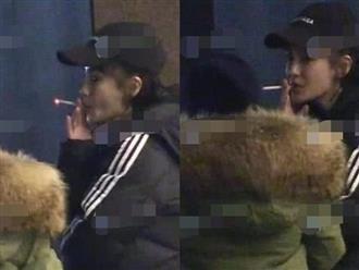 Fan bắt gặp Angela Baby vừa đi vừa phì phèo thuốc lá, cuộc hôn nhân với Huỳnh Hiểu Minh đang rạn nứt?