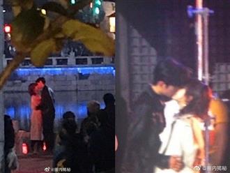 Hình ảnh nữ diễn viên Dương Tử ôm hôn Tiêu Chiến trên phố khiến netizen xứ Trung bấn loạn