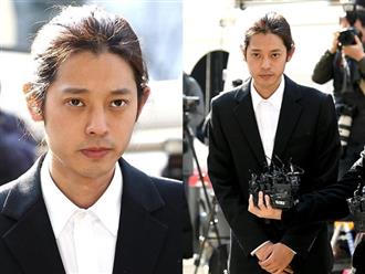 Jung Joon Young bị bủa vây khi tới sở cảnh sát để khai về clip nóng