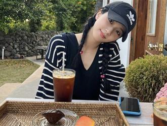 "Thiếu nữ Jeju" - Jisoo (BLACKPINK) xinh xắn đáng yêu như gái đôi mươi, vi vu tại đảo "thiên đường" ở Hàn