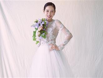 Valentino tung ảnh váy cưới của Son Ye Jin : Mỹ nữ cầm bó hoa và mỉm cười rạng rỡ