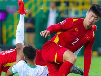 Trọng tài phạt 'hơi nặng tay' khi thổi penalty ĐTQG Việt Nam khiến Duy Mạnh rời sân?