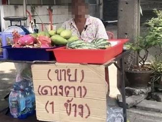 Nợ nần, người đàn ông Thái Lan đăng biển muốn bán mắt để trả nợ