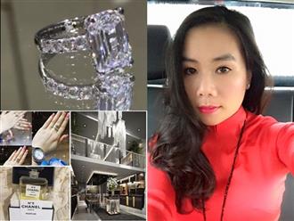 Chỉ với dòng trạng thái ngắn trên Facebook, vợ đại gia kim cương cao tay khoe tài sản 'siêu khủng'