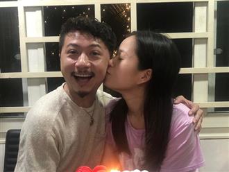 Hạnh phúc 10 năm của Lâm Vỹ Dạ và Hứa Minh Đạt, hôn nhau ngọt lịm dù đã 2 con