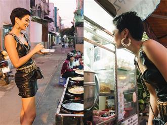 H'Hen Niê mua bánh bao, ăn ốc nóng trong hẻm nhỏ Sài Gòn