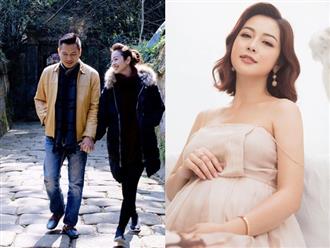 Mang thai con thứ 4 sắp đến ngày 'vỡ chum', Hoa hậu Jennifer Phạm viết lời ngôn tình cho chồng