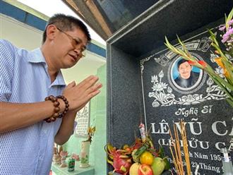 Phước Sang và nhiều nghệ sĩ tới viếng mộ diễn viên Lê Vũ Cầu