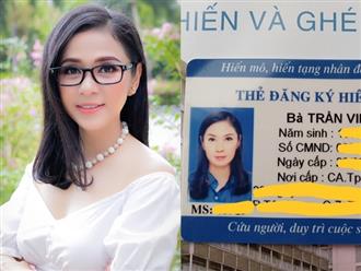Vừa nhận thẻ đăng ký hiến tạng, Việt Trinh nghẹn ngào: 'Cám ơn Ba Mẹ đã cho con hình hài này'