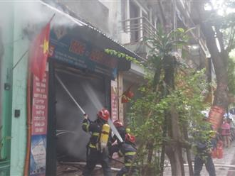 Tiếp tục xảy ra cháy ở Hà Nội: Huy động 3 xe chữa cháy với hàng chục cán bộ, chiến sĩ dập lửa