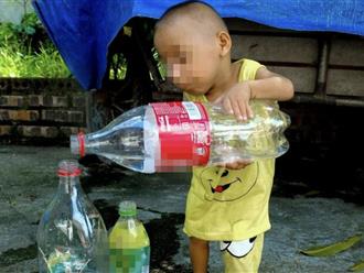Mắc hội chứng 'người lùn đầu chim' hiếm gặp, 2 cháu bé ở Thái Bình chỉ cao hơn chai nước 1.5 lít dù đã 7 tuổi, hình hài khiến ai cũng xót xa