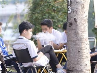 'Làn khói thơm' thuốc lá điện tử bủa vây trường học: Cả nam lẫn nữ 'tụm 5, tụm 7' tràn lan vỉa hè, quán cóc