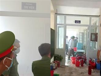 Cháy thư viện trường tiểu học ở Hà Nội, học sinh, giáo viên sơ tán khẩn xuống sân 
