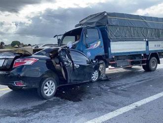 Xe tải và xe hơi tông nhau trực diện, 2 mẹ con và tài xế tử vong tại chỗ
