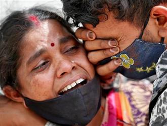 Ấn Độ: 33 người tử vong do uống phải rượu giả
