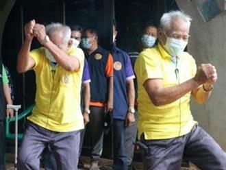 Ba năm không thể đi lại, cụ ông 74 tuổi bất ngờ múa võ sau khi được tiêm phòng vắc xin COVID-19