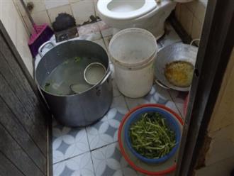 Bước vào toilet quán ăn, anh Tây “sốc nặng” khi chứng kiến cảnh tượng trước mặt, dân mạng Việt vào bình luận: Hãy quen với điều đó đi!