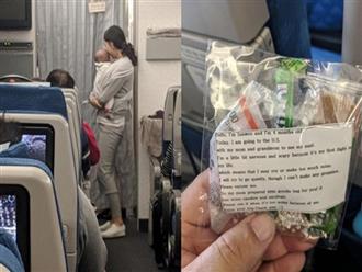 Cho con 4 tháng tuổi đi máy bay, bà mẹ gửi kẹo và bịt tai cho 200 hành khách nhưng đáng chú ý là tờ giấy đính kèm