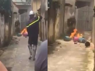 Hà Nội: Con rể mang 4 bình gas đến nhà bố vợ rồi châm lửa đốt