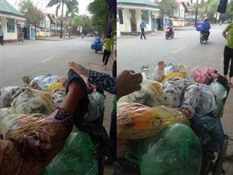 Hà Nội: Nữ công nhân môi trường hốt hoảng phát hiện bé trai sơ sinh còn sống, bị bỏ ngay trên đống rác trong thùng