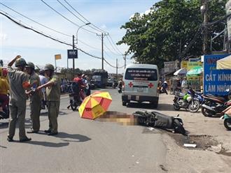 Xúc động cảnh người dân mang ô che thi thể nữ sinh 20 tuổi bị xe tải cán chết tại Sài Gòn