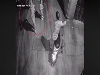 Tạm giữ hình sự người đàn ông nghi sàm sỡ 2 bé gái trong ngõ tối ở Hà Nội