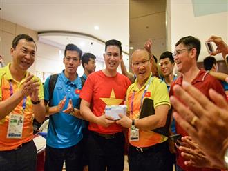 Đội tuyển Việt Nam nhận thưởng nóng 25.000 USD ngay tại khách sạn