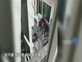 Trung Quốc: Chồng quỳ xin lỗi vì ngoại tình, vợ ôm con định nhảy lầu khiến cảnh sát phải bao vây