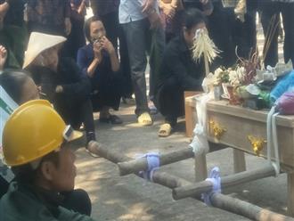 Xót lòng đám tang đẫm nước mắt của 3 mẹ con tử vong trong vụ tai nạn ở Hà Nội