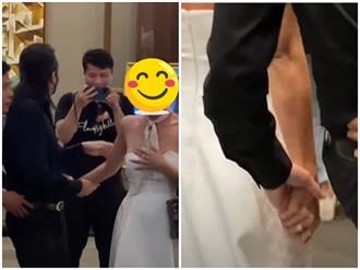 Có mặt tại đám cưới Mạc Văn Khoa, Hoài Linh khiến netizen bấn loạn trước khoảnh khắc nắm chặt tay sao nữ này cùng ra về 