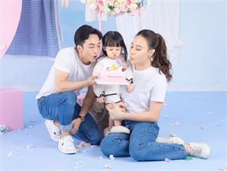 Đoạn clip ghi lại khoảnh khắc hạnh phúc ngọt ngào của gia đình Cường Đô La và Đàm Thu Trang nhân dịp sinh nhật ái nữ Suchin tròn 2 tuổi 