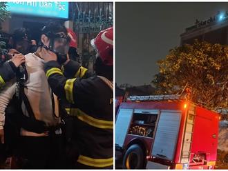 Hà Nội: Cháy lớn ở cơ sở massage ở quận Long Biên, nhiều người mắc kẹt trên tầng thượng 