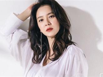 Song Ji Hyo khiến fan 'bấn loạn' khi liên tục đăng hình trên Instagram, khoe khéo nhan sắc trẻ trung cá tính, CĐM ngỡ 'bị thời gian bỏ quên'