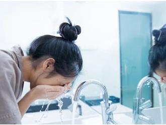 Rửa mặt một ngày bao nhiêu lần, dùng nước nóng hay nước lạnh mới đúng? Hóa ra nhiều người làm vẫn chưa đúng