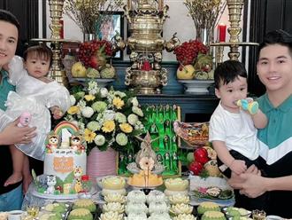 Bố bỉm Hà Trí Quang và Thanh Đoàn tổ chức tiệc thôi nôi hoành tráng cho cặp nhóc tì song sinh, tiết lộ mong ước giản đơn! 