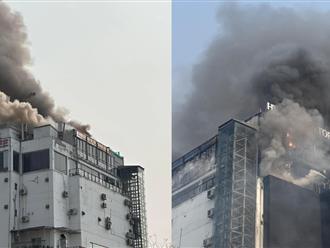 Cháy lớn trên nóc tòa nhà OCD Hà Nội, cột khói bốc cao hàng chục mét