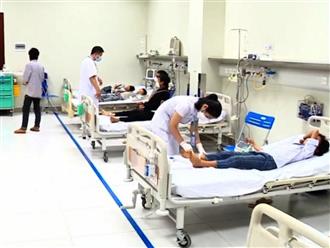 Lào Cai: Gần 20 em học sinh ngộ độc nhập viện cấp cứu, một em tử vong do ăn quả Hồng Châu