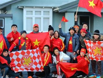Người hâm mộ rộn ràng đến sân tiếp sức mạnh tinh thần cho đội tuyển nữ Việt Nam