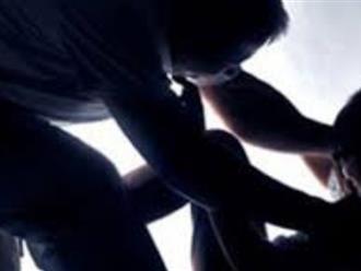 Phẫn nộ: Cháu bé 9 tuổi bị bố dượng cưỡng hiếp đến mức phải nhập viện