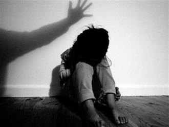 Truy tố mẹ đẻ và 'người tình' bạo hành, xâm hại bé gái 12 tuổi nhiều lần