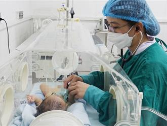 Quảng Ninh: Em bé vừa chào đời đã bị suy hô hấp nặng, nhiễm khuẩn nghi do mẹ bị viêm phụ khoa