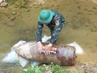 Hà Nội: Phát hiện và xử lý quả bom dài hơn 2m, nặng 500kg trên sông Đuống
