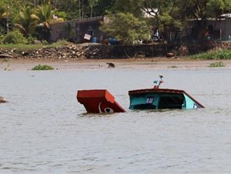 Nguyên nhân vụ lật thuyền trên sông Đồng Nai khiến người phụ nữ tử vong thương tâm: Do va chạm với sà lan chở container