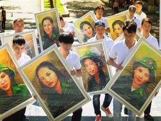 Mừng ngày Quốc khánh 2/9, nhóm thanh niên tâm huyết phục dựng chân dung 10 nữ thanh niên xung phong hi sinh ở Ngã ba Đồng Lộc đầy tỉ mỉ và chính xác