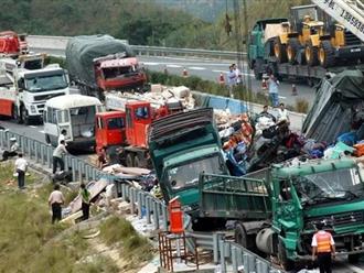 Vụ tai nạn 9 người Việt tử vong do rơi xuống vách đá tại Trung Quốc: Xe chở gấp đôi số người được cho phép