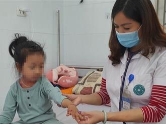 Hà Đông: Trẻ em đến khám, điều trị bệnh thủy đậu tăng 30%, bệnh có nhiều biến chứng