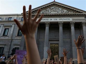 Tây Ban Nha đã ban hành đạo luật mới xử cực kì nghiêm khắc tội phạm hiếp dâm